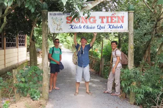 Things that are familiar to Vietnamese people but are great travel experiences of Western guests - Photo 16.