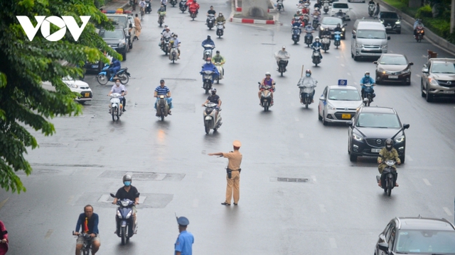 Giao thông trên đường Nguyễn Trãi hỗn loạn vào giờ cao điểm - Ảnh 17.