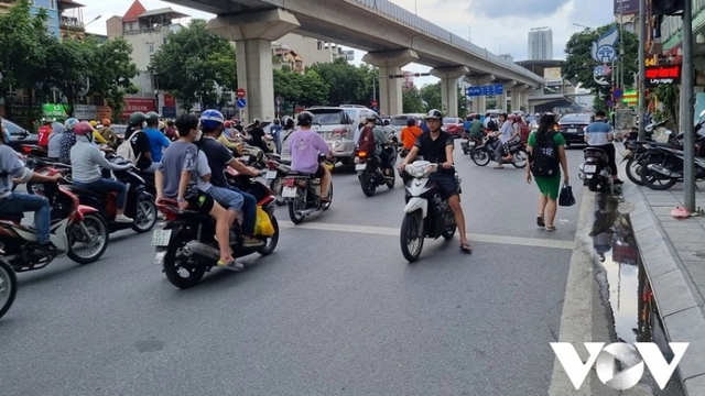 Giao thông trên đường Nguyễn Trãi hỗn loạn vào giờ cao điểm - Ảnh 29.