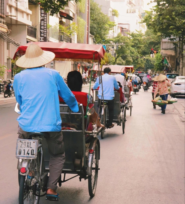 Things that are familiar to Vietnamese people but are great travel experiences for Western guests - Photo 5.