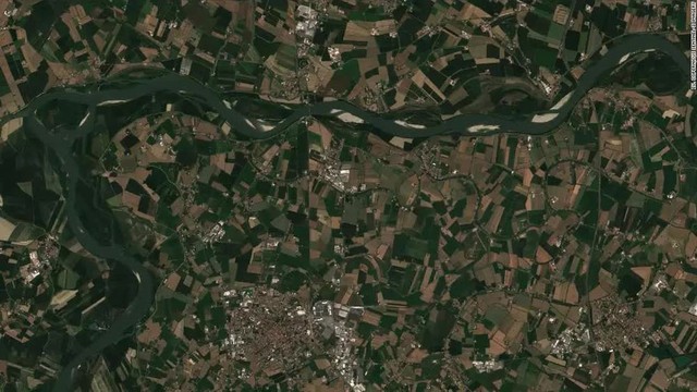 Ảnh từ vệ tinh: Các con sông trên thế giới đang khô cạn vì thời tiết khắc nghiệt - Ảnh 7.
