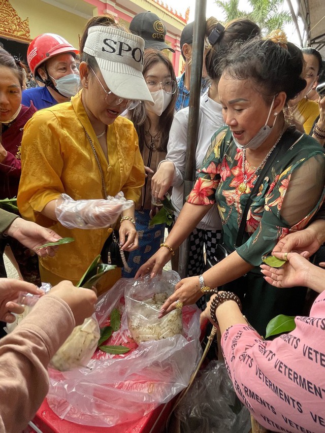 Độc đáo khu chợ đồ ăn, thảo dược ở Miền Tây chỉ giao dịch bằng... lá cây - Ảnh 4.