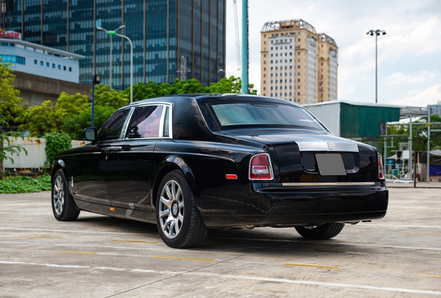 ‘Bóng ma Anh quốc’ Rolls-Royce Phantom 7 năm tuổi vẫn có giá ngang Mercedes-Maybach S 680 mới - Ảnh 2.