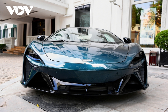 Cận cảnh siêu xe hybrid McLaren Artura giá gần 15 tỷ đồng trên đường phố Hà Nội - Ảnh 2.