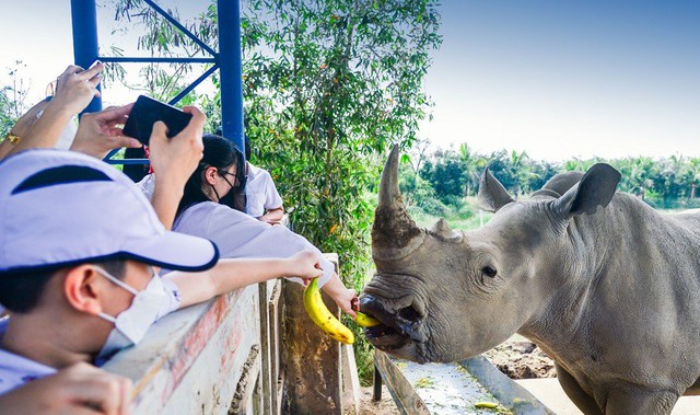 Những vườn thú giúp trẻ nhỏ được trải nghiệm tiếp xúc động vật ở cự ly gần - Ảnh 17.