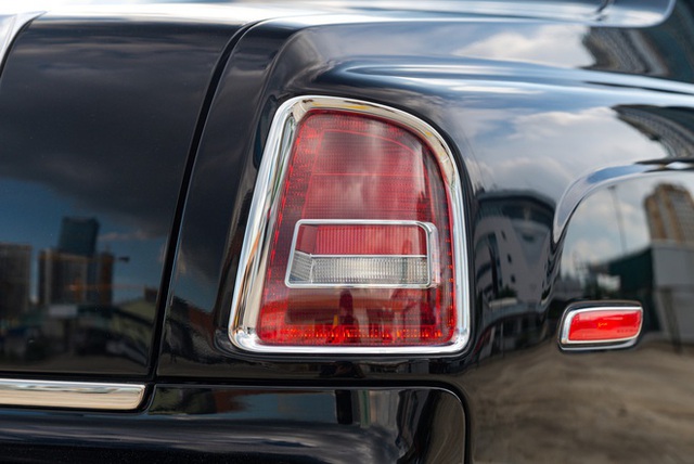 ‘Bóng ma Anh quốc’ Rolls-Royce Phantom 7 năm tuổi vẫn có giá ngang Mercedes-Maybach S 680 mới - Ảnh 11.