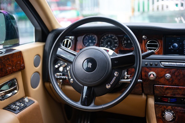 ‘Bóng ma Anh quốc’ Rolls-Royce Phantom 7 năm tuổi vẫn có giá ngang Mercedes-Maybach S 680 mới - Ảnh 13.