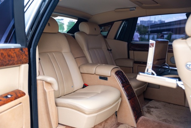 ‘Bóng ma Anh quốc’ Rolls-Royce Phantom 7 năm tuổi vẫn có giá ngang Mercedes-Maybach S 680 mới - Ảnh 19.