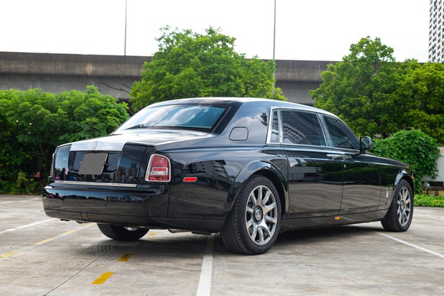 ‘Bóng ma Anh quốc’ Rolls-Royce Phantom 7 năm tuổi vẫn có giá ngang Mercedes-Maybach S 680 mới - Ảnh 4.