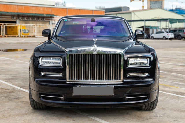 ‘Bóng ma Anh quốc’ Rolls-Royce Phantom 7 năm tuổi vẫn có giá ngang Mercedes-Maybach S 680 mới - Ảnh 5.