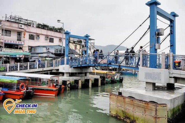 Ghé thăm làng chài thắp sáng 2500 chiếc đèn lồng vào dịp Trung thu: Sở cảnh sát cũ được cải tạo thành nơi không ngờ tới - Ảnh 12.