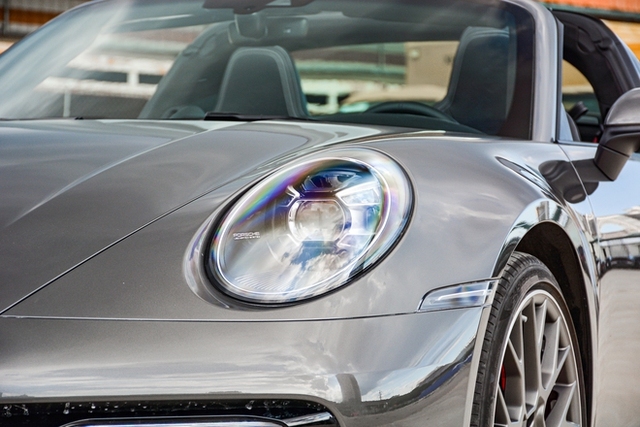 Bóc tách Porsche 911 Targa 4S - Xe chơi mui trần cho người mê lái, giá cả chục tỷ đồng tại Việt Nam - Ảnh 3.