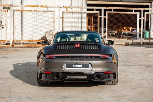 Bóc tách Porsche 911 Targa 4S - Xe chơi mui trần cho người mê lái, giá cả chục tỷ đồng tại Việt Nam - Ảnh 4.