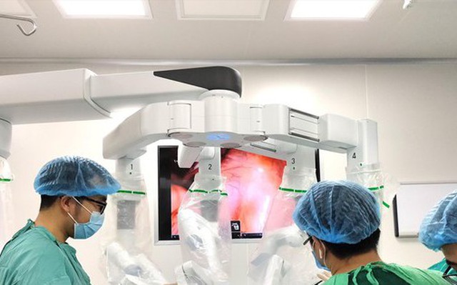 Bác sĩ Bệnh viện K phẫu thuật bằng hệ thống hiện đại nhất hiện nay