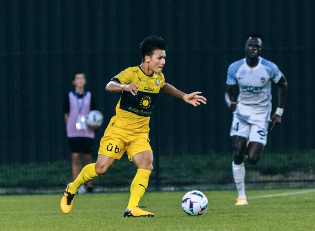 Quang Hải đối đầu ngôi sao gốc Việt trong màu áo Pau FC - Ảnh 1.