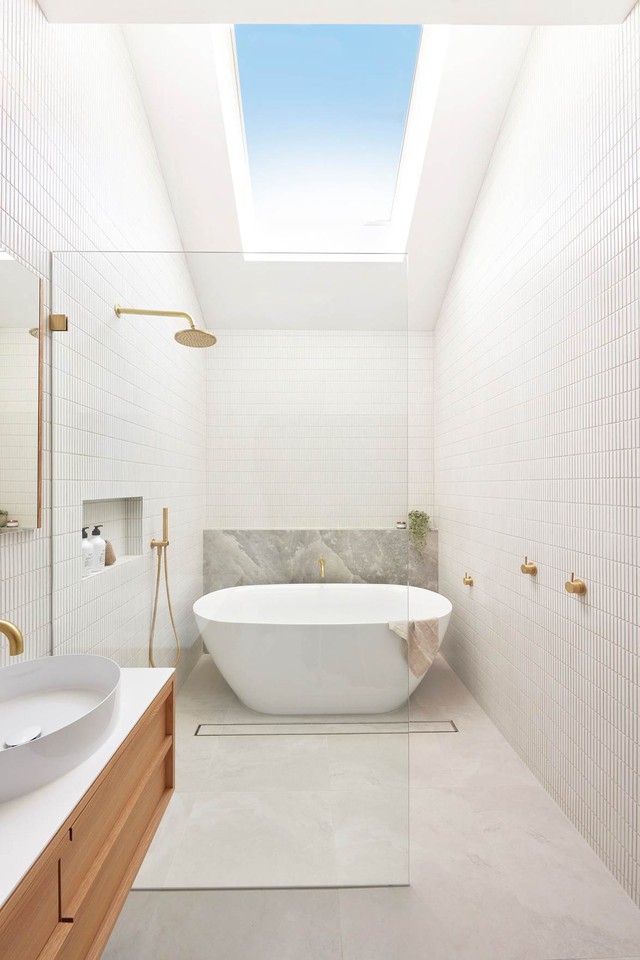 Tha hồ gom nhặt ý tưởng cho căn phòng tắm gia đình với những thiết kế ấn tượng - Ảnh 2.