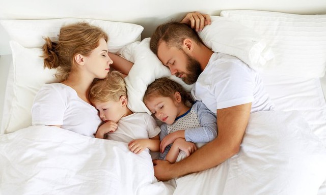 Vì sao trẻ cần ngủ riêng phòng với bố mẹ trước 5 tuổi - Ảnh 3.
