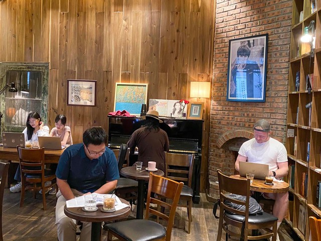 If you are bored with office space, here are 4 cafes that will help you work effectively - Photo 6.