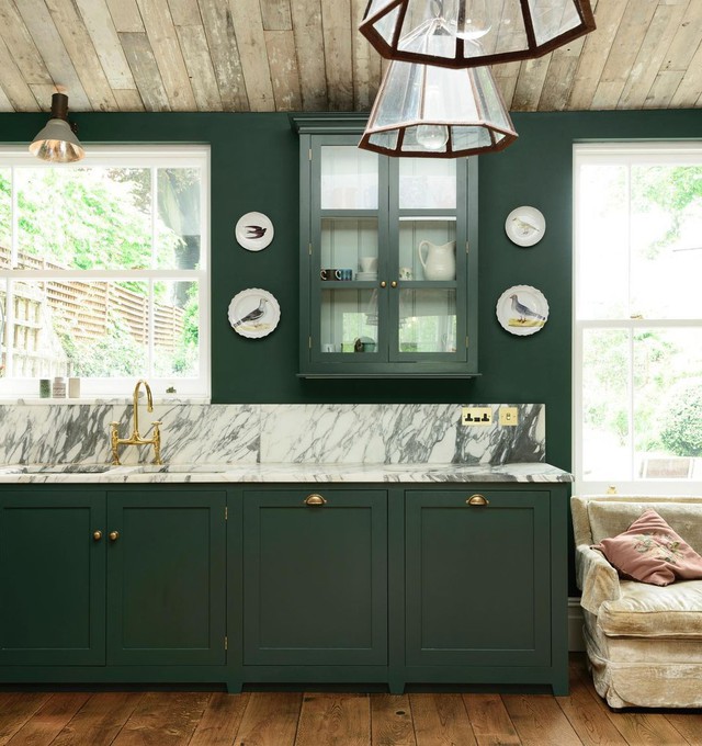Từ nhẹ nhàng đến sang trọng, đây là những thiết kế nhà bếp với gam màu xanh lá khiến bạn không chê vào đâu được - Ảnh 4.