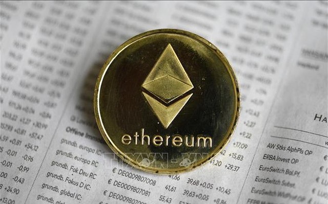 Đồng tiền kỹ thuật số Ethereum. Ảnh: AFP/TTXVN