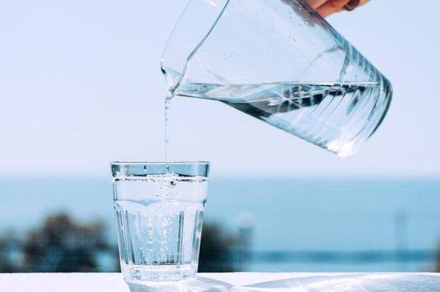 Đi tiểu nhiều sau khi uống nước là thận yếu hay tốt? 7 điều sau đây chính là câu trả lời mà mọi người cần biết - Ảnh 1.