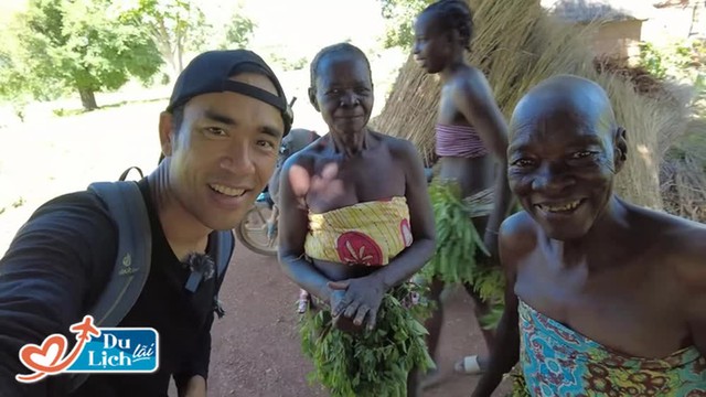 Theo chân blogger Việt khám phá bộ lạc ở châu Phi: Nhiều điều thú vị, trang phục bằng lá cây  - Ảnh 14.
