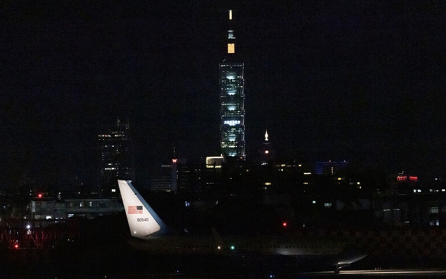 Máy bay chở bà Pelosi hạ cánh xuống Đài Loan. Ảnh: Getty