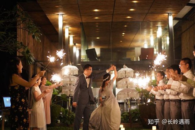 Cô dâu mời 17 người thân, bạn bè sang Bali dự đám cưới - Ảnh 11.