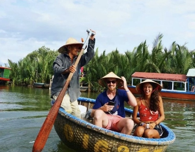 Chao đảo trên thuyền thúng - một đặc sản du lịch Việt Nam khiến du khách phấn khích - Ảnh 11.