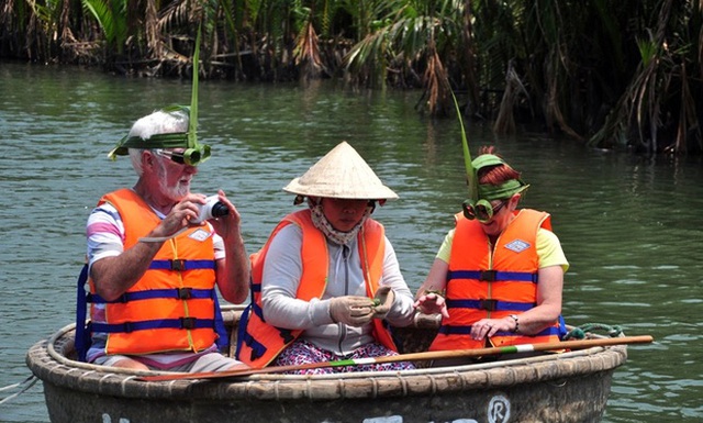 Chao đảo trên thuyền thúng - một đặc sản du lịch Việt Nam khiến du khách phấn khích - Ảnh 12.