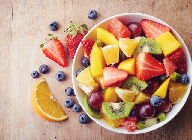 Vì sao cùng cung cấp chất xơ và vitamin nhưng trái cây không thể thay thế rau xanh? - Ảnh 4.