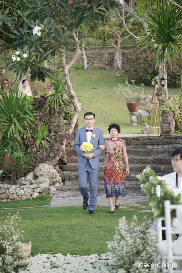 Cô dâu mời 17 người thân, bạn bè sang Bali dự đám cưới - Ảnh 21.