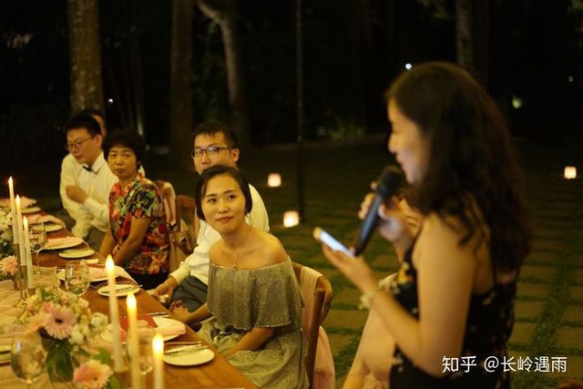 Cô dâu mời 17 người thân, bạn bè sang Bali dự đám cưới - Ảnh 24.