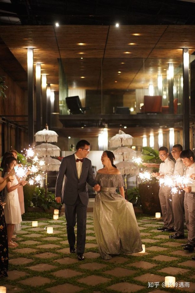 Cô dâu mời 17 người thân, bạn bè sang Bali dự đám cưới - Ảnh 25.