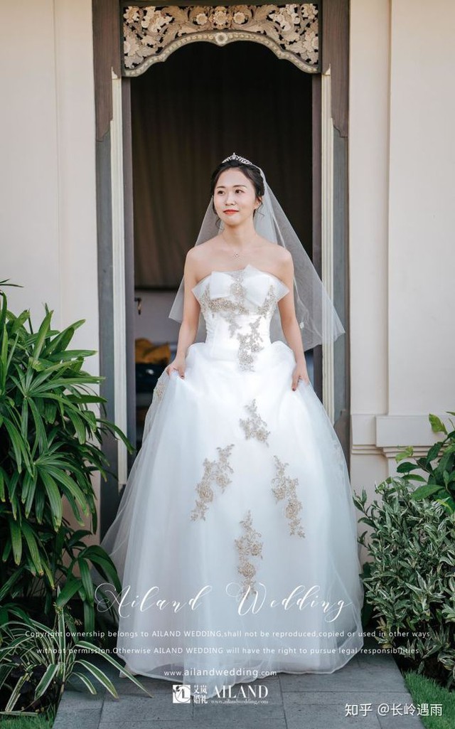 Cô dâu mời 17 người thân, bạn bè sang Bali dự đám cưới - Ảnh 4.