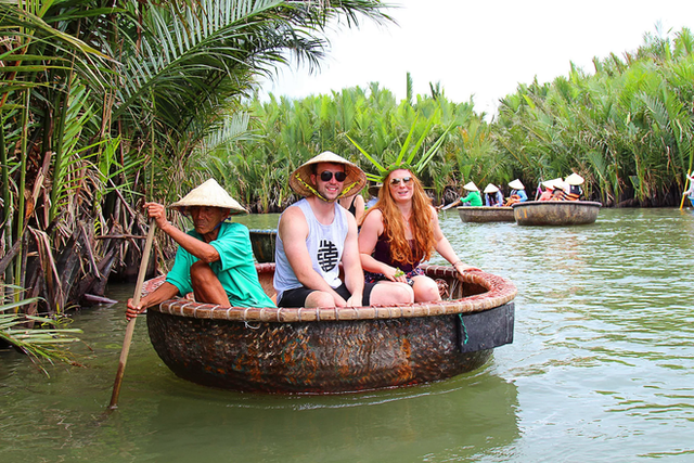 Chao đảo trên thuyền thúng - một đặc sản du lịch Việt Nam khiến du khách phấn khích - Ảnh 9.