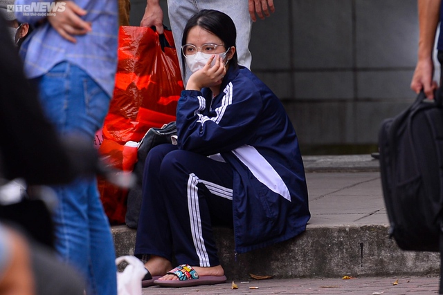 People flock to the holidays, the gateways of Hanoi and Ho Chi Minh City are stuck for a long time - Photo 9.