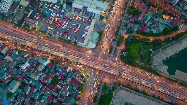 People rush to the holidays, the gateways of Hanoi and Ho Chi Minh City are stuck for a long time - Photo 12.