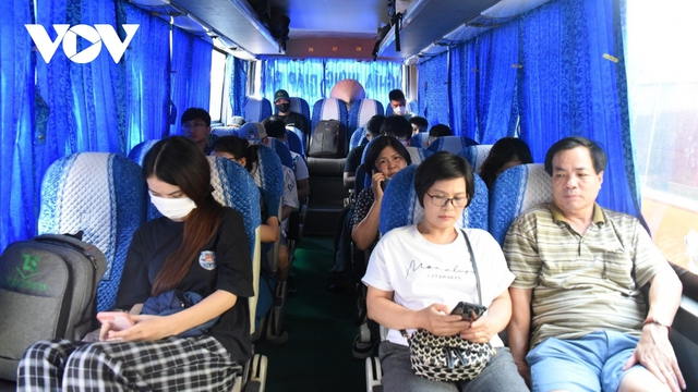 Người dân bắt đầu về quê nghỉ lễ 2/9, các bến xe Hà Nội chưa bị quá tải - Ảnh 15.