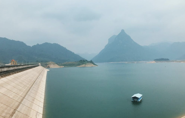 Satisfied with the beautiful scenes that are likened to "miniature Ha Long Bay" across the country - Photo 17.