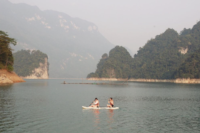 Satisfied with the beautiful scenes that are likened to "miniature Ha Long Bay" across the country - Photo 18.
