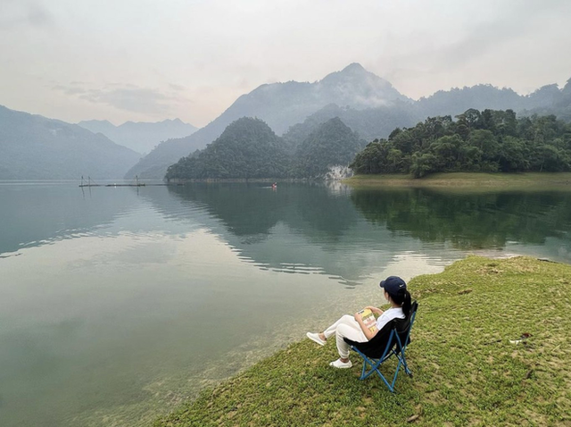 Satisfied with the beautiful scenes that are likened to "miniature Ha Long Bay" across the country - Photo 19.