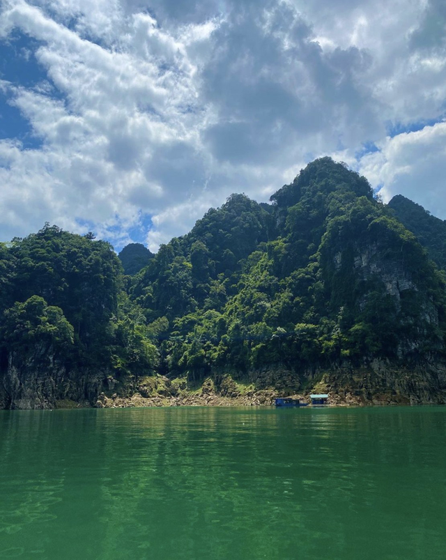 Satisfied with the beautiful scenes that are likened to "miniature Ha Long Bay" across the country - Photo 22.