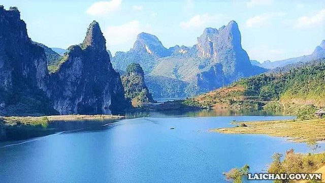 Satisfied with the beautiful scenes that are likened to "miniature Ha Long Bay" across the country - Photo 25.
