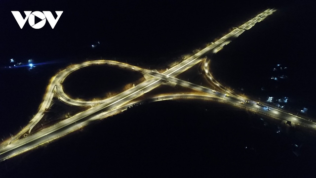 Cao tốc Vân Đồn - Móng Cái nhìn từ trên cao trước giờ G - Ảnh 25.