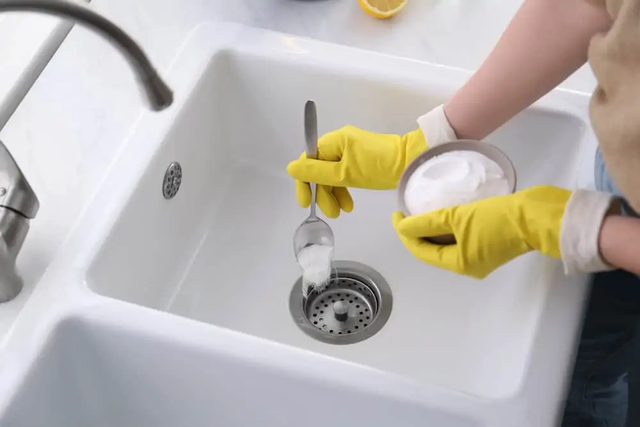 Mẹo làm sạch cực nhanh ống thoát nước bồn rửa bát - Ảnh 4.