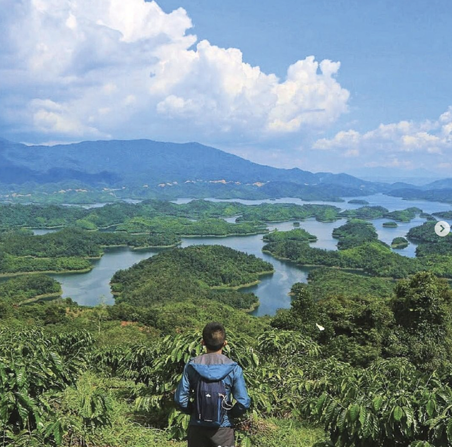 Satisfied with the beautiful scenes that are likened to "miniature Ha Long Bay" across the country - Photo 5.