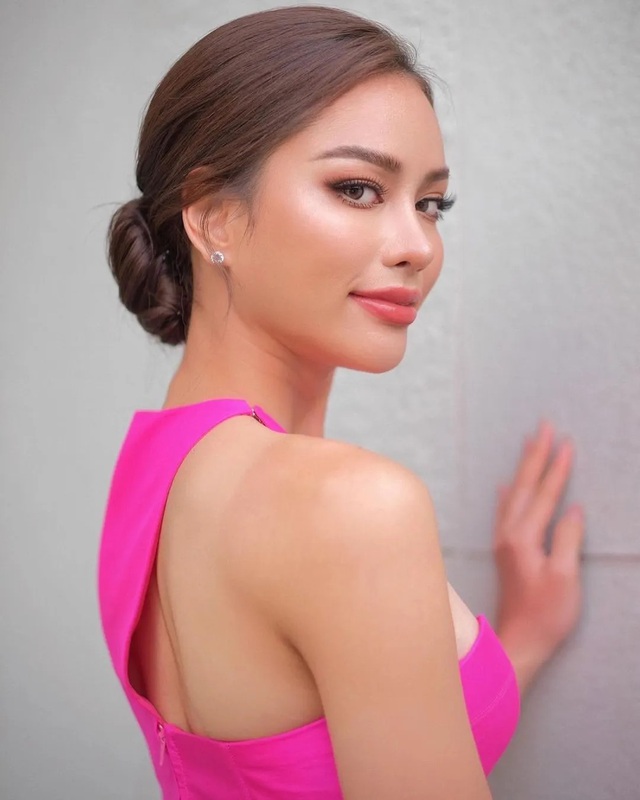 Tân Hoa hậu Hoàn vũ Thái Lan: Xuất thân nghèo khó, bố làm công nhân vệ sinh, là đối thủ nặng ký của Ngọc Châu tại Miss Universe 2022 - Ảnh 4.