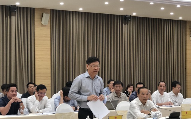 Thứ trưởng Bộ GTVT Nguyễn Xuân Sang trả lời báo chí tại họp báo.