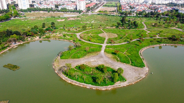  Công viên 16 ha ở Hà Nội bỏ hoang thành nơi trồng rau, đánh cá - Ảnh 2.